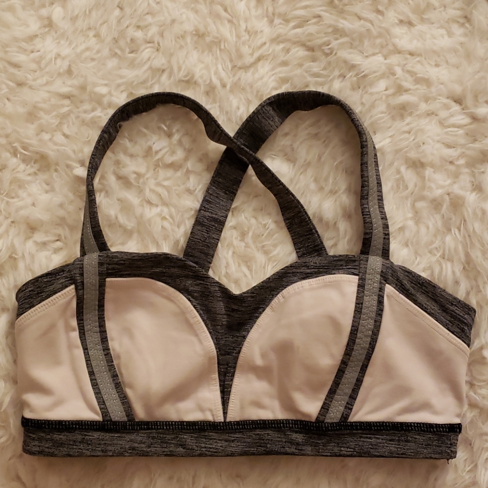 Lululemon sports bra size 4